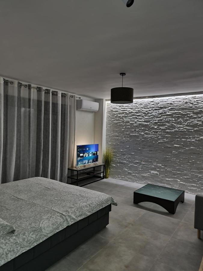 Apartments Vranes Тиват Екстериор снимка
