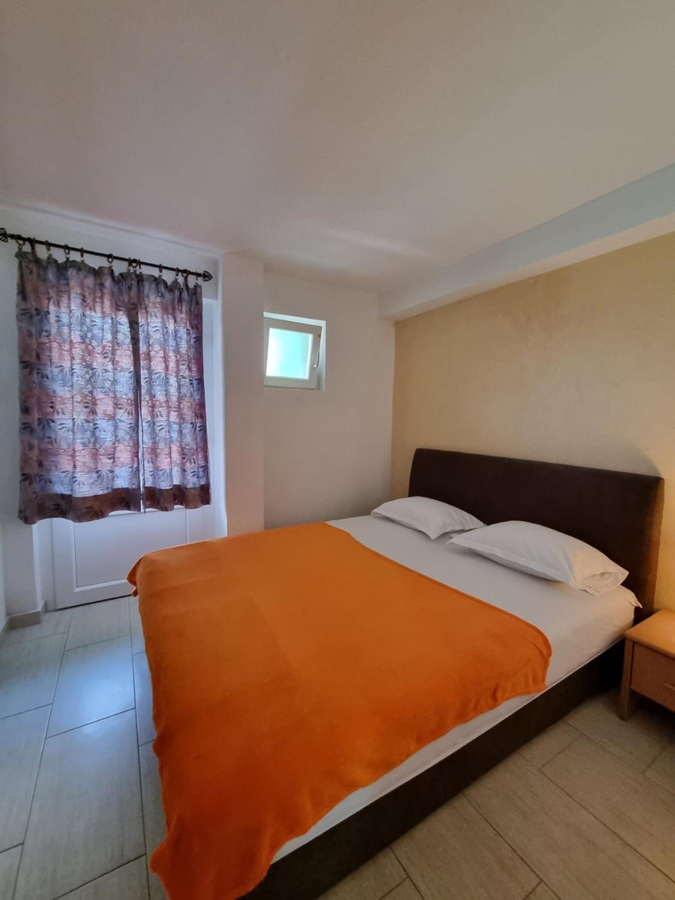 Apartments Vranes Тиват Екстериор снимка