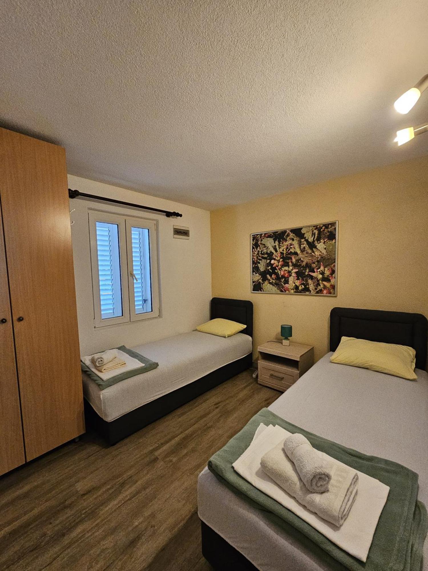 Apartments Vranes Тиват Екстериор снимка