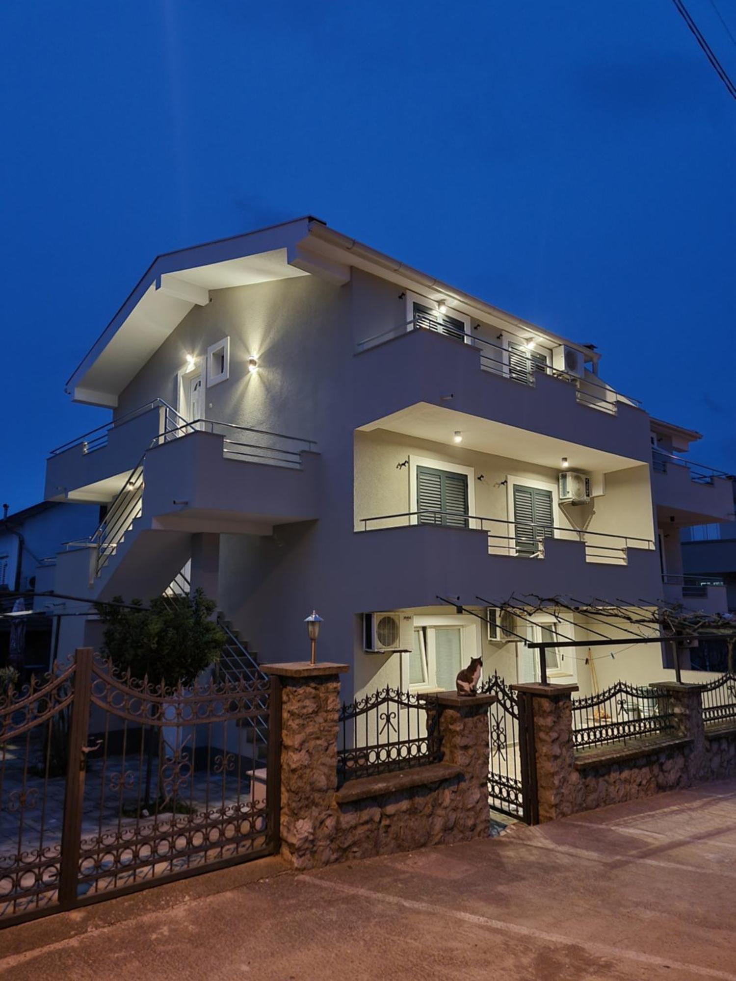 Apartments Vranes Тиват Екстериор снимка